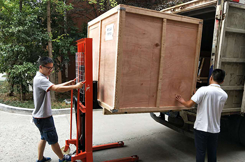 嵊州客戶(hù)SMT設(shè)備專(zhuān)車(chē)送貨，貨到上門(mén)安裝調(diào)試